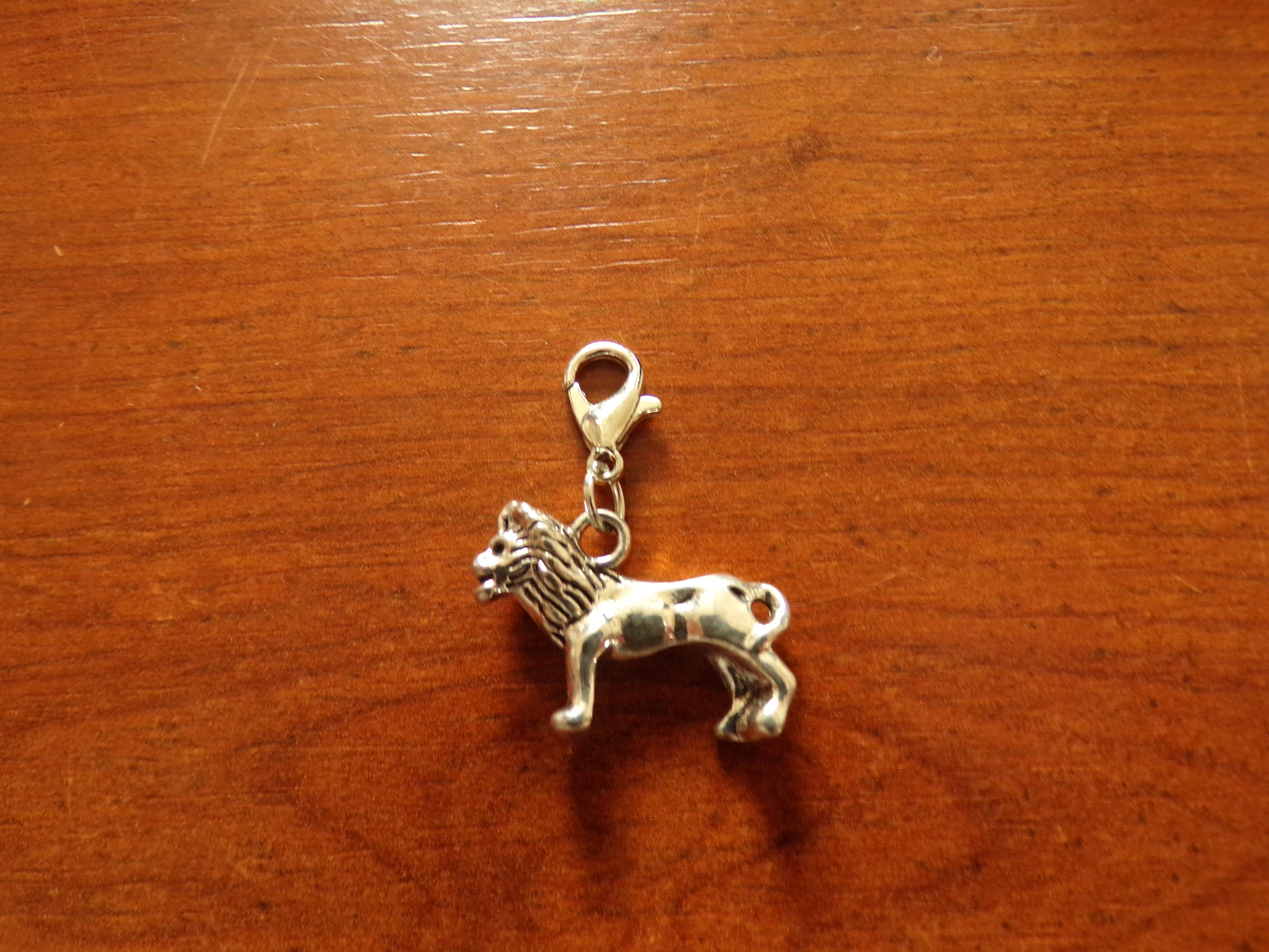 charm argentée lion 16 x 25 mm